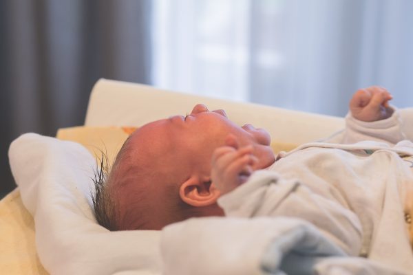 ¿Cómo afecta a los bebés dejarles llorar etapabebe